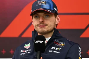 Na despedida de Zandvoort, Max Verstappen bate nas primeiras voltas e abandona prova