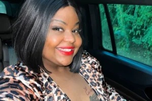 Não chamo minha mãe de mãe e tenho dificuldade de abraçá-la, diz MC Carol