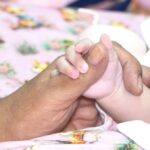 "O adeus é um pouquinho doloroso, mas não diminui o amor", afirma voluntária que já deu lar temporário para 37 bebês em Maringá