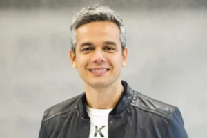 Otaviano Costa confirma lesão nos bastidores do Dança dos Famosos: 'Está tudo bem'