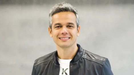 Otaviano Costa confirma lesão nos bastidores do Dança dos Famosos: 'Está tudo bem'