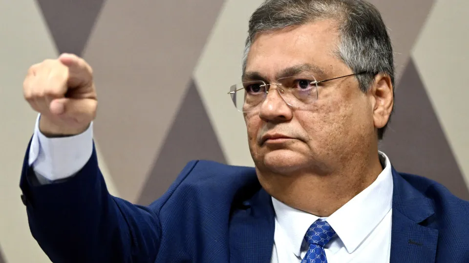 PF vai investigar indícios de crimes na destinação de emendas Pix, decide Dino
