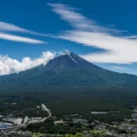 Pai deixa filho de 7 anos sozinho no Monte Fuji para continuar caminhada
