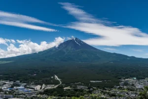 Pai deixa filho de 7 anos sozinho no Monte Fuji para continuar caminhada