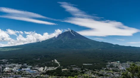 Pai deixa filho de 7 anos sozinho no Monte Fuji para continuar caminhada