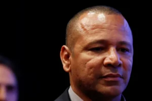 Pai nega aposentadoria de Neymar na seleção e diz que 'Copa é daqui 4 anos'