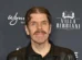 Perez Hilton segue internado duas semanas após crise durante live
