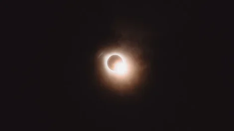 Planeia ver o eclipse solar? Eis as 4 apps que deve ter no celular
