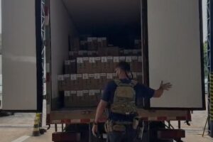 Polícia Federal apreende cerca de 2 mil celulares contrabandeados em Maringá