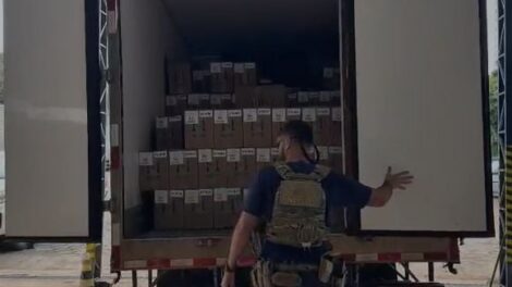 Polícia Federal apreende cerca de 2 mil celulares contrabandeados em Maringá