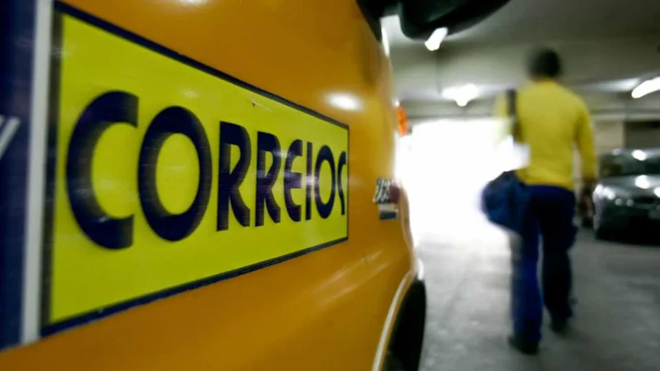 Polícia Federal investiga esquema que simulava roubos de encomendas nos Correios