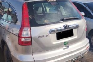 Polícia Militar recupera carro furtado com placas clonadas na PR-317, em Maringá