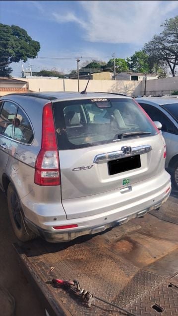 Polícia Militar recupera carro furtado com placas clonadas na PR-317, em Maringá