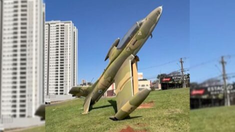 Prefeitura fará diagnóstico para restauração de monumento da 'Praça do Avião'