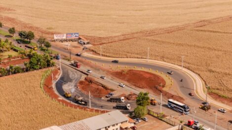 Prefeitura orienta motoristas sobre obras na Avenida Morangueira, perto do Contorno Norte