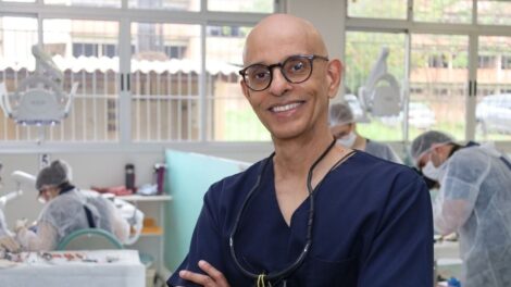 Professor da UEM fica em segundo lugar em ranking mundial de impacto na implantodontia