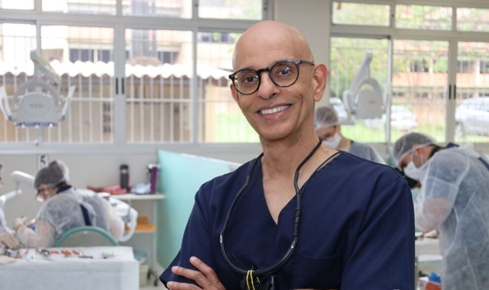 Professor da UEM fica em segundo lugar em ranking mundial de impacto na implantodontia