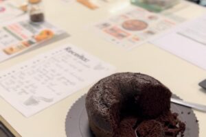 Projeto usa resíduos que seriam descartados pelo Restaurante Universitário da UEM em produtos 
