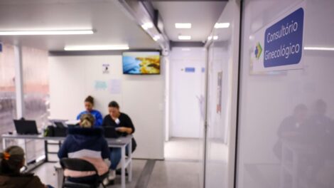 Quase 2 mil pacientes são atendidas na Carreta da Mulher em Maringá