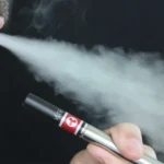 Quase perdi parte do meu pulmão após usar narguilé e cigarro eletrônico, diz jovem de 26 anos