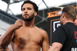 Quem é o britânico de 21 anos que pode se tornar o campeão mais jovem no boxe desde Tyson?