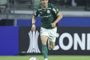 R$508M: Titular do Palmeiras recebe oferta para deixar o clube
