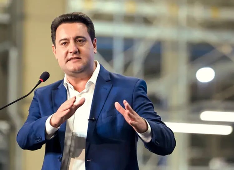 Ratinho Júnior faz balanço dos oito anos de governo e cita maior PIB da história do Paraná