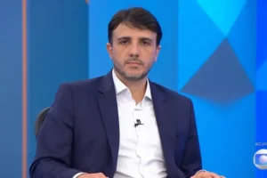 Renan Santos defende bomba atômica na Globo e vira alvo de memes na web