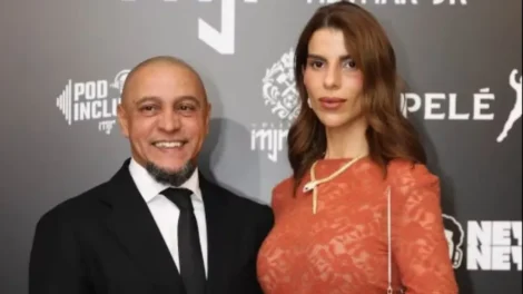 Roberto Carlos teria se convertido ao islã após casamento com empresária