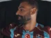 Salah chega à Turquia e veste camisa do Trabzonspor antes de exames