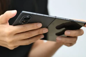 Samsung atualiza dobráveis e estreia novo formato no Brasil, e preços vão até R$ 19 mil