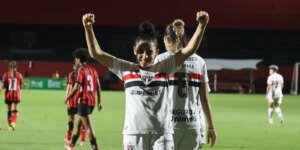 São Paulo vence Vitória e assume liderança do Brasileirão Feminino