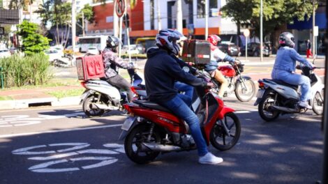 Semob reforça importância do uso correto do capacete em Maringá