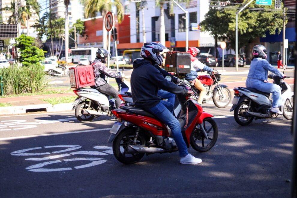 Semob reforça importância do uso correto do capacete em Maringá