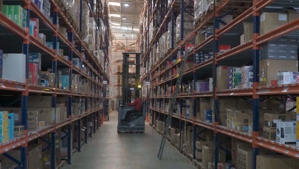 Setor de e-commerce movimenta mais de 40 mil encomendas diariamente em centros de distribuição de Maringá