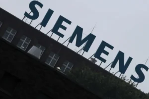 Siemens tem receita acima do esperado, mas encomendas da Digital Industries decepcionam