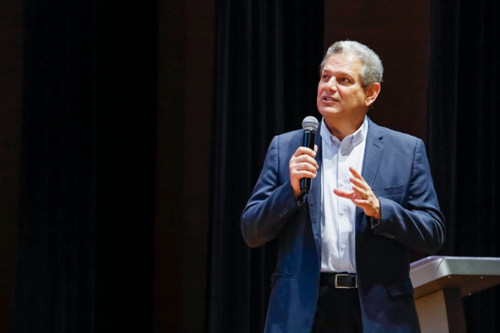 Silvio Barros anuncia pagamento de 14º salário para servidores de escolas com nota 8,5 no Ideb em Maringá