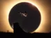 Skatista olímpico viraliza com manobra durante eclipse solar; assista