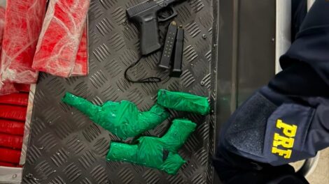 Suspeitos fogem pela mata e abandonam 380 kg de maconha em Maringá após abordagem policial