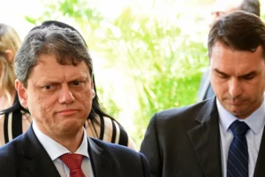 Tarcísio diz que eleição de Flávio facilitaria vida de SP e prevê eventos conjuntos