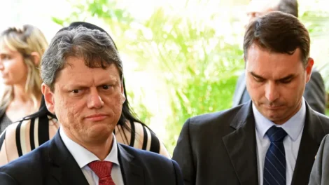 Tarcísio diz que eleição de Flávio facilitaria vida de SP e prevê eventos conjuntos