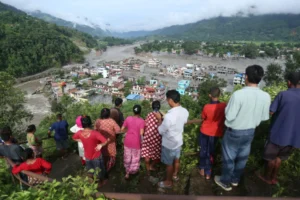 Terremoto atinge o Tibete um dia após avalanche