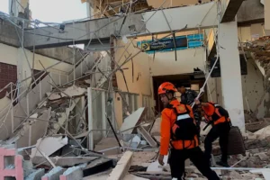 Terremoto de magnitude 7,7 deixa dezenas de mortos na Indonésia