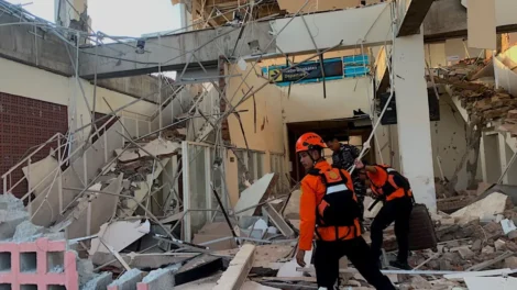 Terremoto de magnitude 7,7 deixa dezenas de mortos na Indonésia