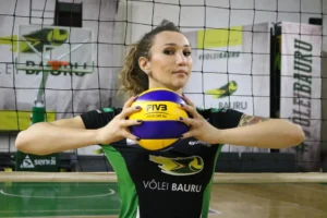 Tifanny reage a veto de atletas trans no vôlei; debate chega a Maringá