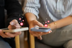Tinder, Bumble ou Hinge? As melhores apps de encontros para cada perfil
