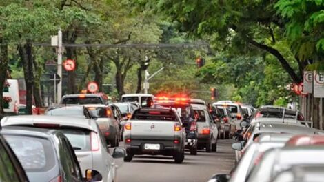 Trânsito: Operação conjunta entre PM e Semob aborda mais de 100 veículos no fim de semana em Maringá