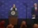 Trump corre atrás de menino no palco: "Não quero que seja como o Biden"