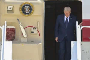 Trump deixou cúpula da Otan em voo militar secreto após ameaça do Irã