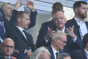 UEFA, Concacaf e AFC se unem contra Infantino e ameaçam romper com a Fifa